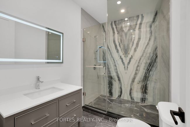 16 Cadillac Ave, House other with 5 bedrooms, 5 bathrooms and 4 parking in North York ON | Image 30