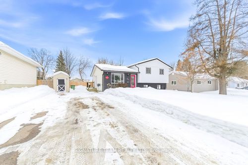 12 Russell Street, Petawawa, ON, K8H1T9 | Card Image