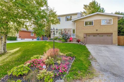 68 Aldercrest Ave, Hamilton, ON, L9B1L4 | Card Image