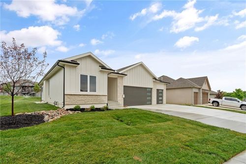 4125 Ne Dearborn Ln, Lee's Summit, MO, 64064-4522 | Card Image