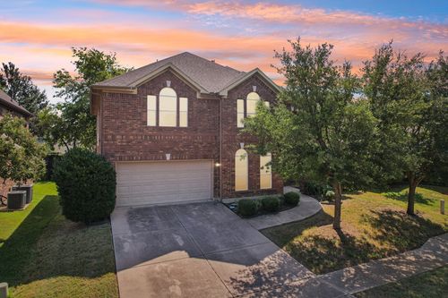 6207 Weaver Dr, Arlington, TX, 76001-8126 | Card Image