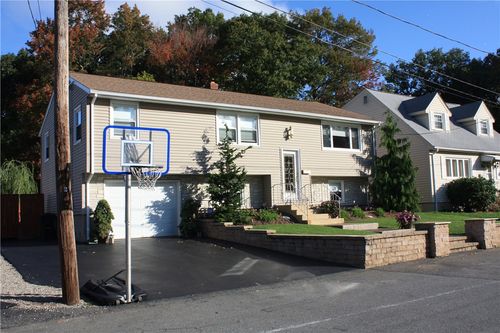 3 Vineland Ave, North Providence, RI, 02911-1319 | Card Image