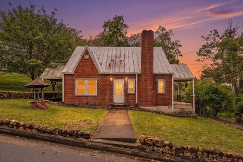 114 W Church St, Rocky Mount, VA, 24151-1530 | Card Image