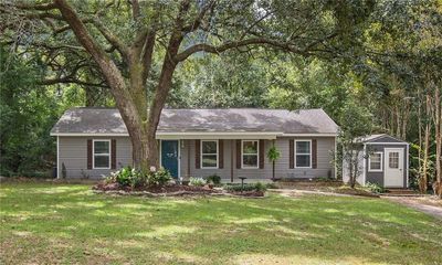 large front yard with privacy | Image 1