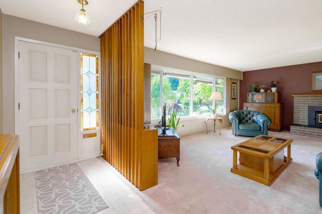 12730 226 St, House other with 3 bedrooms, 1 bathrooms and 4 parking in Maple Ridge BC | Image 17
