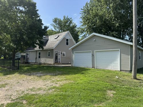 101 N Vermillion St, Troy Grove, IL, 61372-1065 | Card Image