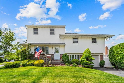 5 Chance St, Hicksville, NY, 11801-3752 | Card Image