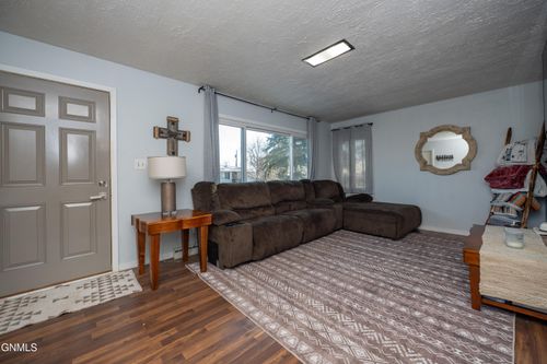 143 College Avenue, Dickinson, ND, 58601 | Card Image