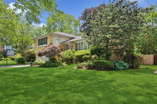 221 Somerset Dr, Hewlett, NY, 11557-1822 | Card Image