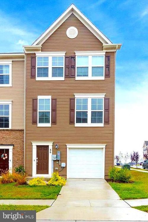 86 Extrovert Dr, CHARLES TOWN, WV, 25414-1366 | Card Image