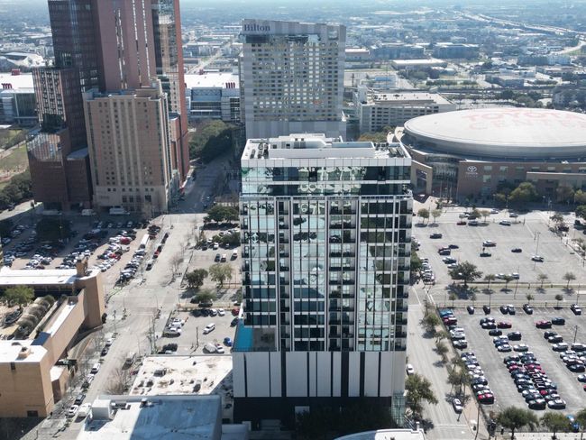 UNIT-1109 - 1211 Caroline St, Condo with 2 bedrooms, 2 bathrooms and 2 parking in Houston TX | Image 37