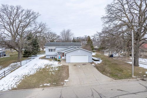 517 Springen Ave, Fergus Falls, MN, 56537-2376 | Card Image