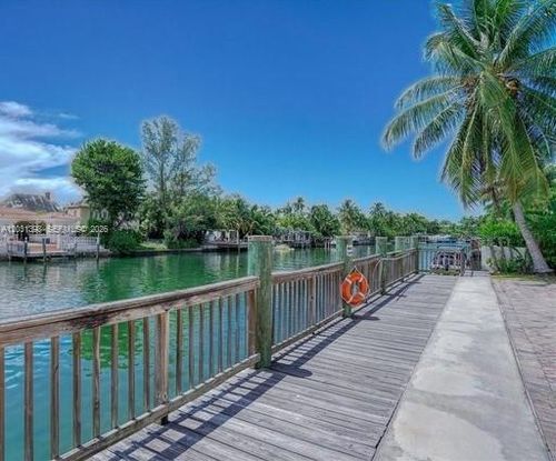 35-4011 N Meridian Ave, Miami Beach, FL, 33140-3313 | Card Image