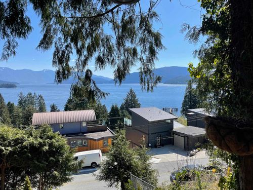1833 North Road, House other with 3 bedrooms, 2 bathrooms and 2 parking in Gibsons BC | Card Image