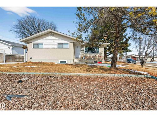 8704 136 Ave Nw, Edmonton, AB, T5E1V4 | Card Image