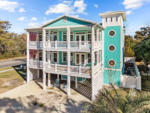 102 Se 68th St, Oak Island, NC, 28465-4549 | Card Image