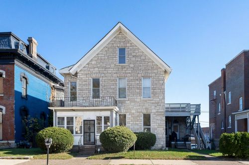 1374 Main St, DUBUQUE, IA, 52001-4732 | Card Image