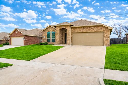 145 Wilson Cliff Dr, White Settlement, TX, 76108-1933 | Card Image