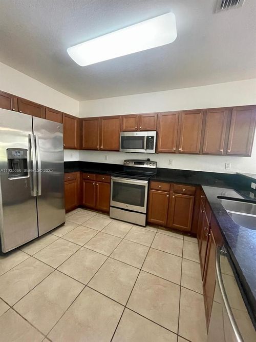 apt-202-8620 Nw 97th Ave, Medley, FL, 33178-2573 | Card Image