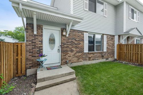12-12 Scarlet Hawthorne Ct, Woodridge, IL, 60517-1718 | Card Image