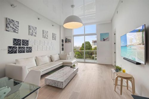 518-2001 Meridian Ave, Miami Beach, FL, 33139-1552 | Card Image