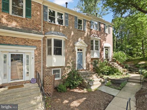 40 Carriage House Cir, ALEXANDRIA, VA, 22304-6338 | Card Image