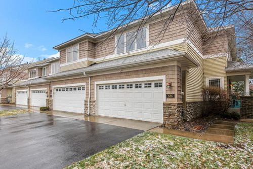 586 Sutherland Dr, Woodbury, MN, 55129-8543 | Card Image