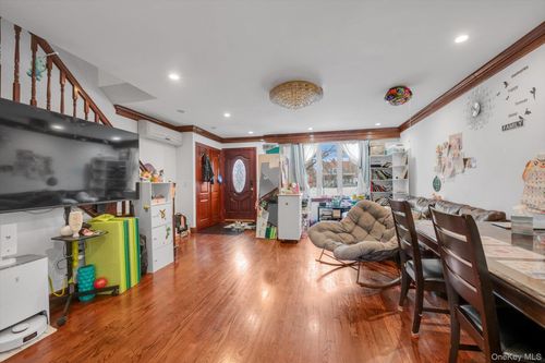 6906 Fresh Meadow Ln, Fresh Meadows, NY, 11365-3422 | Card Image