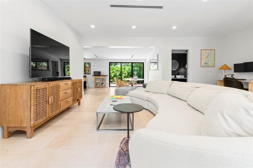 281 Ne 48th Ter, Miami, FL, 33137-3135 | Card Image