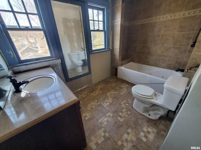 912 Cedar St, House other with 3 bedrooms, 1 bathrooms and null parking in Muscatine IA | Image 7