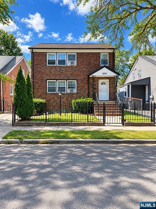 211-209-211 Eastern Pkwy, Newark, NJ, 07106-3405 | Card Image