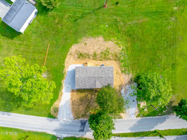 1826 Loop Rd, House other with 3 bedrooms, 2 bathrooms and null parking in La Follette TN | Image 34