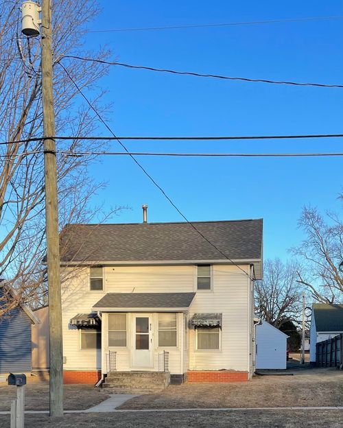 812 Ne 5th Ave. Avenue, Independence, IA, 50644 | Card Image