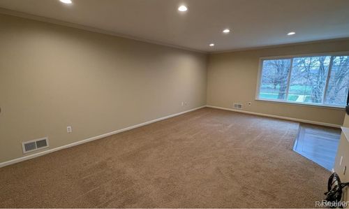 748 E Fox Hills Dr, Bloomfield Hills, MI, 48304-1361 | Card Image