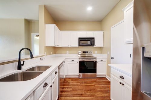 136 Holmstrom St, Hutto, TX, 78634-5286 | Card Image