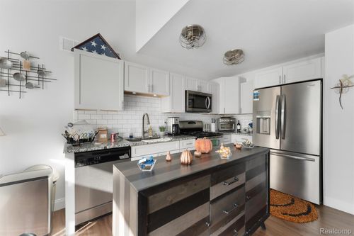 35074 Windsor Dr, New Baltimore, MI, 48047-4376 | Card Image