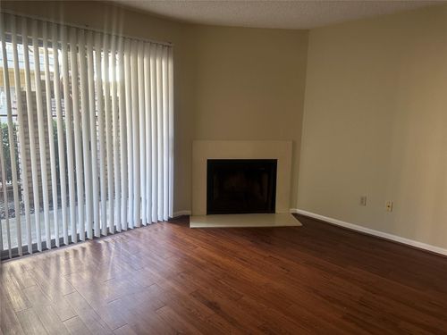 apt-403-2120 El Paseo St, Houston, TX, 77054-3228 | Card Image