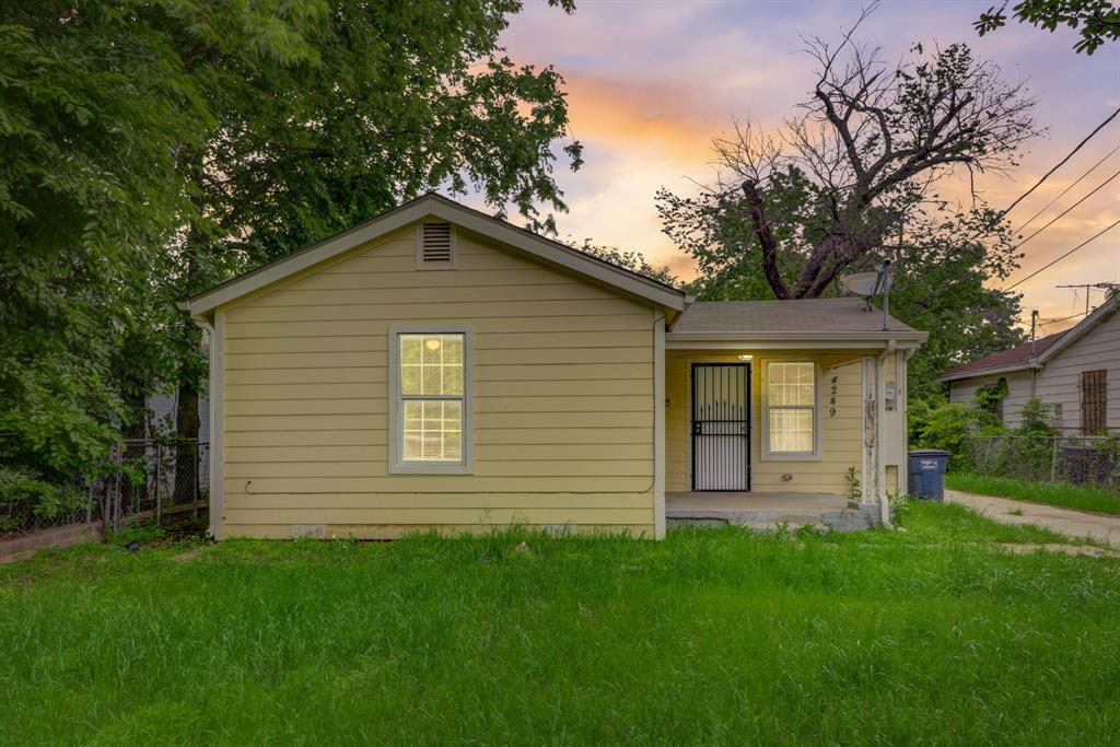 Avenue G , Fort Worth, TX 76105