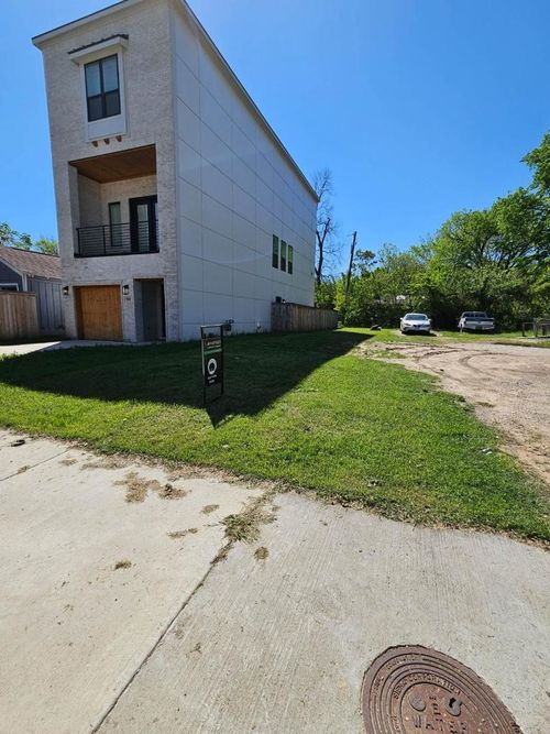 910 Muncie Ave, Dallas, TX, 75212-5324 | Card Image