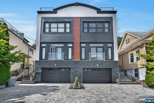 52 Myrtle Ave, Edgewater, NJ, 07020-1405 | Card Image