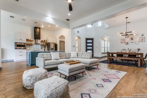 27 Avalon Park, San Antonio, TX, 78257-1308 | Card Image