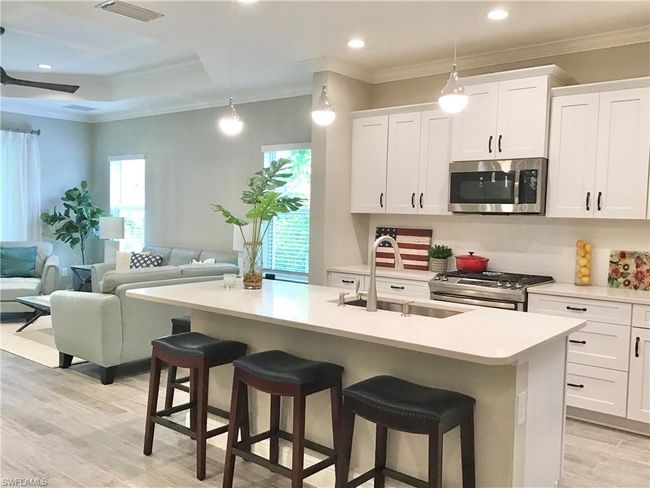 Kitchen with breakfast bar | Image 4