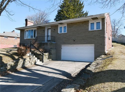 52 Bellview Cir, Mc Kees Rocks, PA, 15136-1106 | Card Image