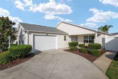 2484 Yalaha Avenue, House other with 3 bedrooms, 2 bathrooms and null parking in The Villages FL | Image 2