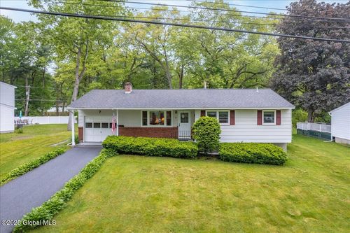 3 N Jordan Dr, Saratoga Springs, NY, 12866-8515 | Card Image