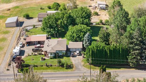 1010 Division Rd, Zillah, WA, 98953-9637 | Card Image