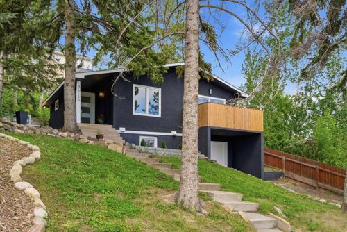 3615 1 St Ne, Calgary, AB, T2E3C8 | Card Image