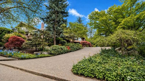 2419 Federal Ave E, Seattle, WA, 98102-4033 | Card Image