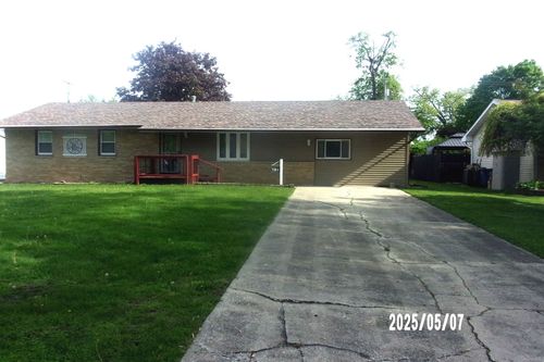 704 E Sycamore St, Watseka, IL, 60970-1413 | Card Image