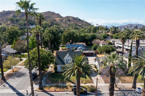 3893 Pine St, Riverside, CA, 92501-3164 | Card Image